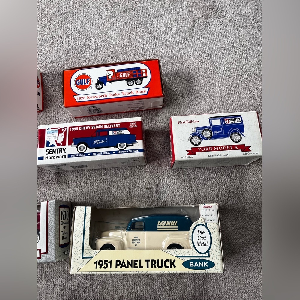Vintage Die-Cast Truck Bank Collection – Texaco, Gulf, Ertl, Ford, Chevy – Lot o - Picture 5 of 6